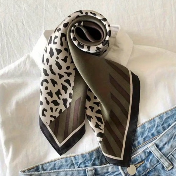 Leopard Print Scarf - Picture 3 of 3